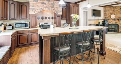 4 Mi to Weston Lake: Eastover Gem w/ Grill