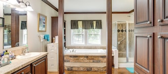 4 Mi to Weston Lake: Eastover Gem w/ Grill