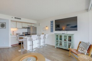 Apartment (1 Bedroom) | Interior - Walk to Myrtle Beach: Condo w/ Views & Pool Access (Myrtle Beach)