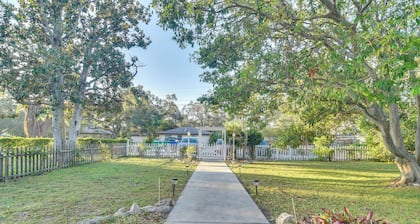 5 Mi to Beaches: Seminole Retreat w/ Balcony