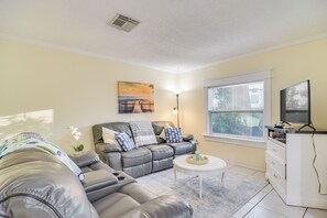 Apartment (2 Bedrooms) | Front of property - 5 Mi to Beaches: Seminole Retreat w/ Balcony (Seminole)