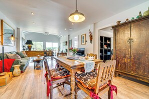 Interior - Artsy Bungalow on St Anne Lake: Pool, Dock & Deck (Lake Wales)