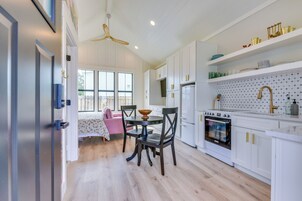 Apartment (0 Bedroom) | Interior