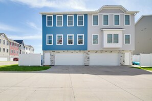 Apartment (2 Bedrooms) | Interior - Near TBK Bank Sports Complex: Quad Cities Townhome (Bettendorf)