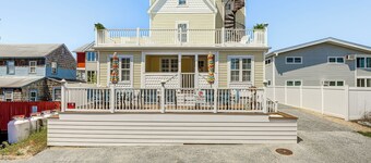 Steps to Shore: Newly Renovated Dewey Beach Home!