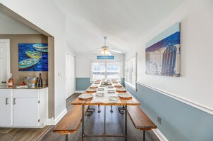 House (6 Bedrooms) | Interior