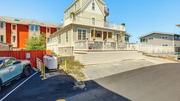 House (6 Bedrooms) | Interior