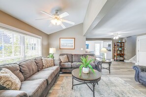 Interior - Steps to Shore: Newly Renovated Dewey Beach Home! (Dewey Beach)