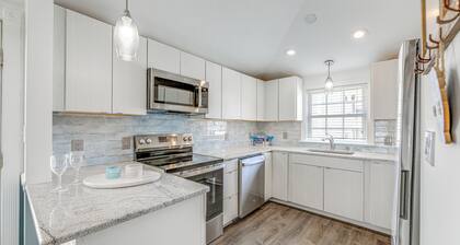 Steps to Shore: Newly Renovated Dewey Beach Home!