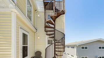 House (6 Bedrooms) | Interior