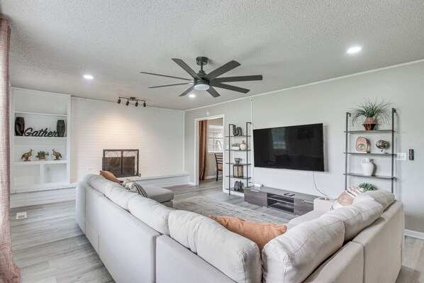 Apartment (3 Bedrooms) | Front of property