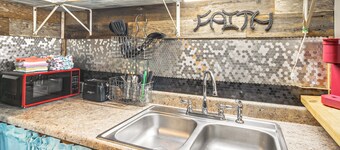 Walk to Lake Buchanan: Cottage Near Wineries!