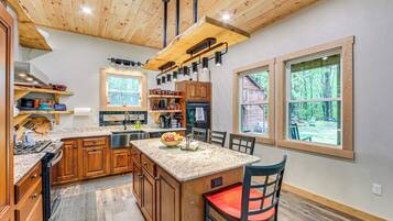 House (4 Bedrooms) | Interior