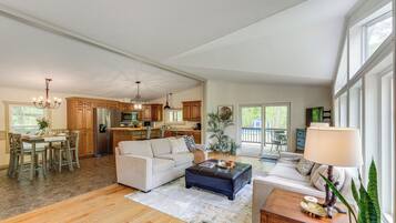 House (3 Bedrooms) | Interior