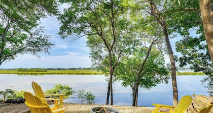 5 Mi to Historic Granbury Square: Lakefront Escape