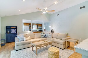 House (2 Bedrooms) | Interior - 5 Mi to Historic Granbury Square: Lakefront Escape (Granbury)