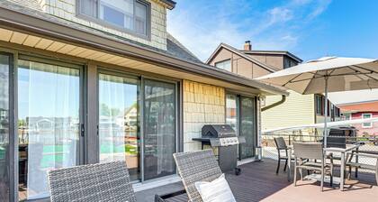 4 Boat Slips: Getaway on Mouth of Clinton River!