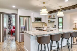 House (5 Bedrooms) | Interior