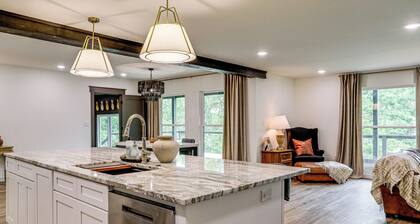 Greers Ferry Lake Retreat: Game Room + Fire Pit!