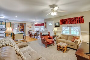 House (3 Bedrooms) | Interior