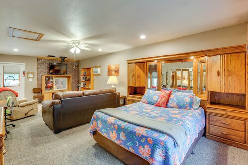 Walk to Dtwn: Ironton Home in Historic District