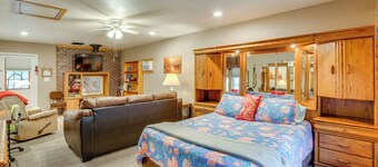 Walk to Dtwn: Ironton Home in Historic District