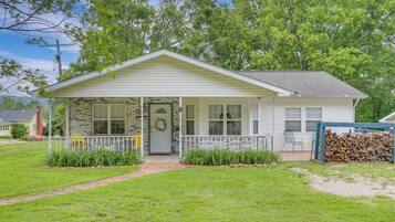 House (3 Bedrooms) | Exterior