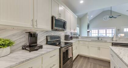 3 Mi to Campus: Auburn Home w/ Deck + Fire Pit