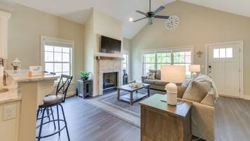 House (3 Bedrooms) | Interior