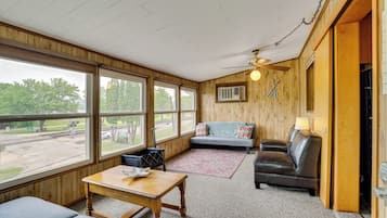 House (1 Bedroom) | Interior