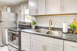 House (1 Bedroom) | Interior - 4 Mi to Nolichucky River: Apt w/ Shared Yard! (Greeneville)