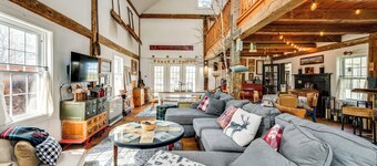 True North Farm House - Historic Family Home