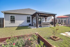 Interior - 1 Mi to Shopping District: Chic Springfield Home (Springfield)