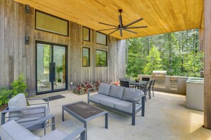 House (2 Bedrooms) | Interior - 65 Acres: Secluded 'avian Acres' Cabin w/ Trails! (Burkeville)