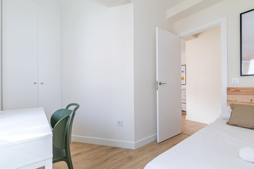 Double Castilla 2BR Home Near Castellana Avenue