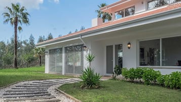 Villa | 4 bedrooms, Internet