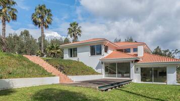 Villa | 4 bedrooms, Internet