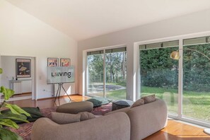 Villa | 4 bedrooms, Internet