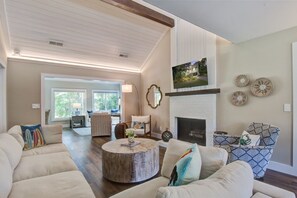 TV, fireplace - Seabrook Exclusives | 503 Tarpon Pond (Seabrook Island)