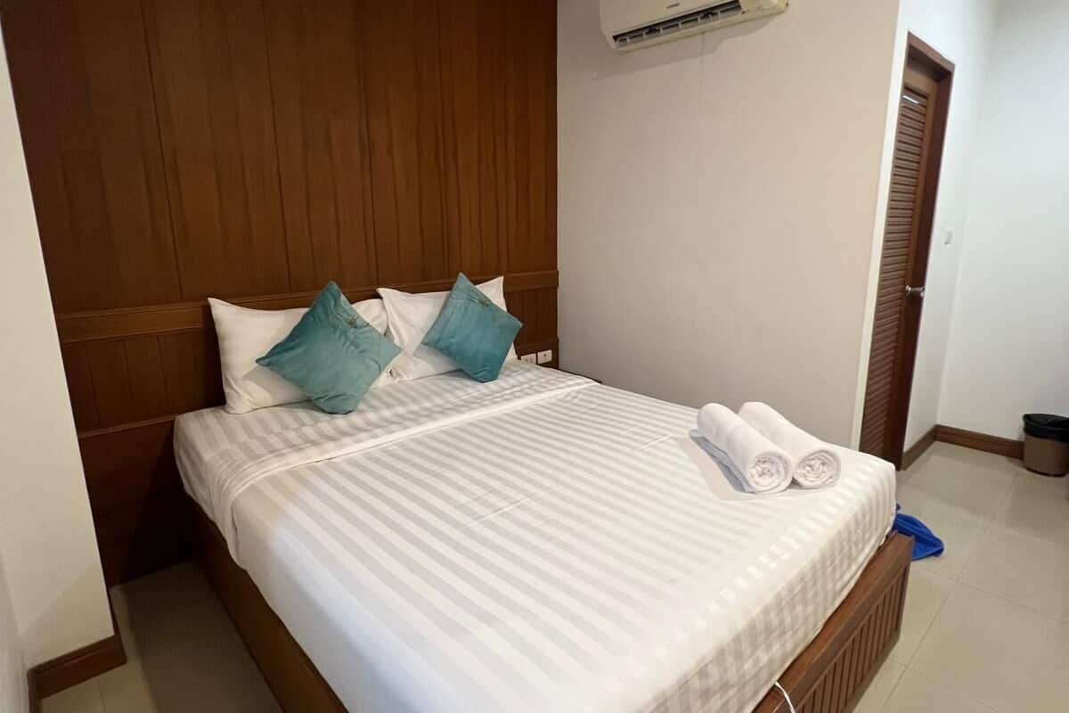 Standard Double Room, City View | Desk, free WiFi, bed sheets