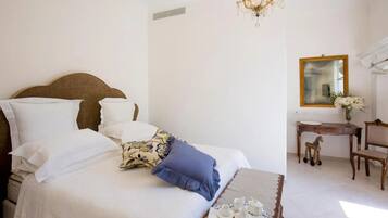 1 bedroom, in-room safe, desk, iron/ironing board