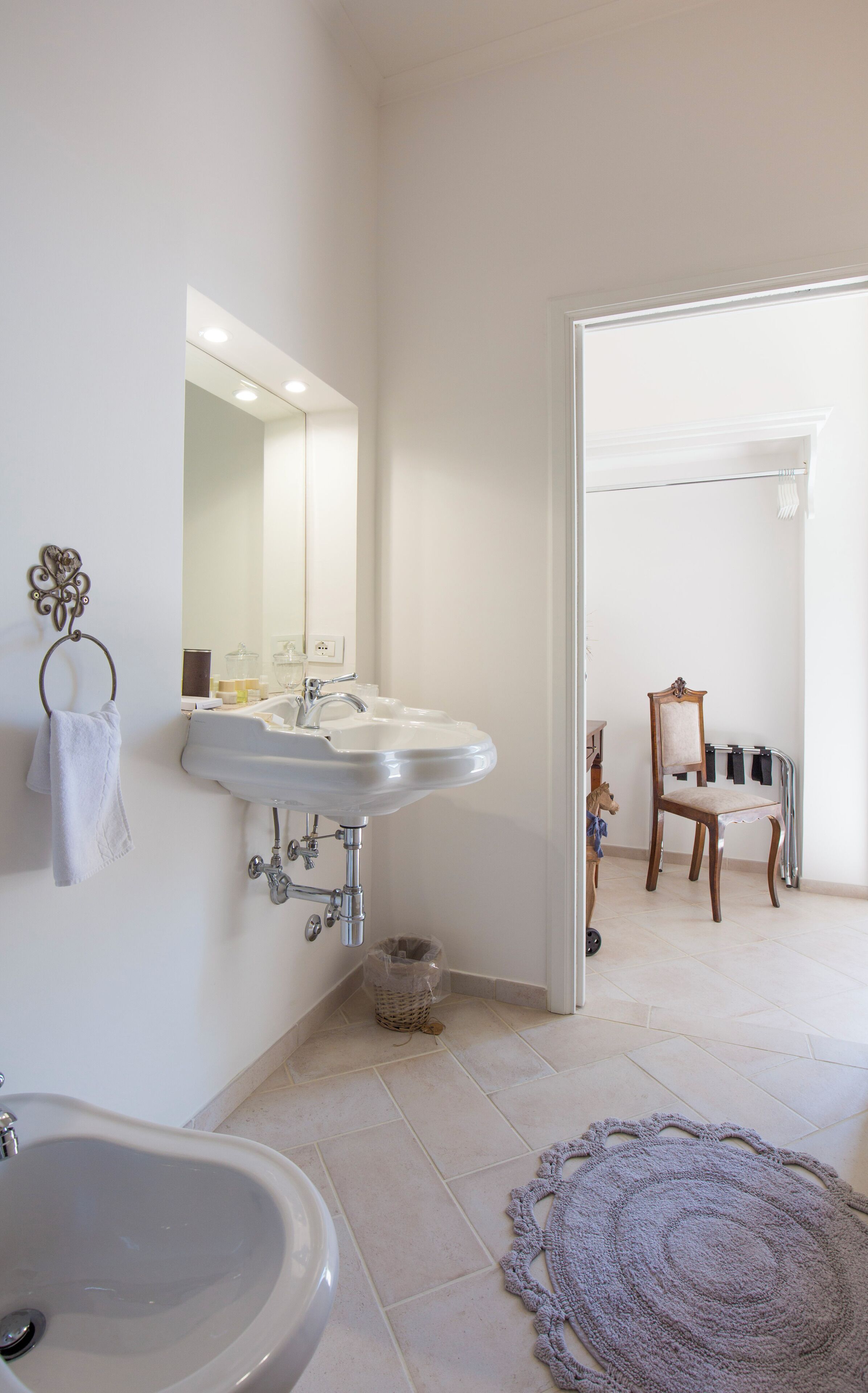 Een douche, gratis toiletartikelen, een haardroger, een bidet