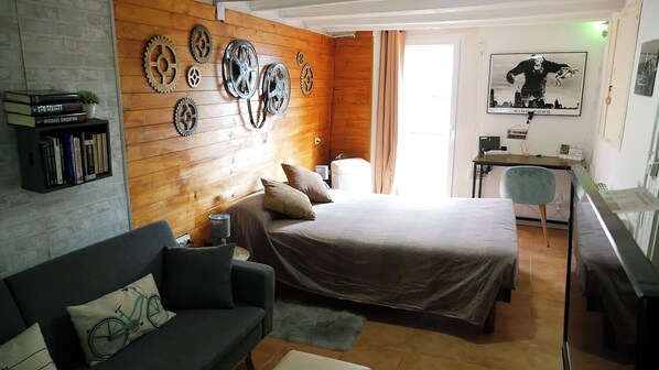 2 bedrooms, WiFi, bed sheets