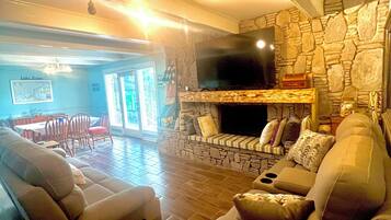 Smart TV, fireplace, table tennis