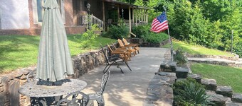 Family Friendly Lake Retreat on Deep Water