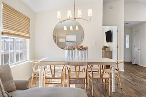 Dining - "Havenly" Private Pool, Miramar Beach, Beach Access, New 6-Seater Golf Cart (Miramar Beach)