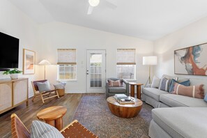 Smart TV, table tennis