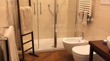 Basic Double Room | Bathroom | Hair dryer, towels, soap, shampoo