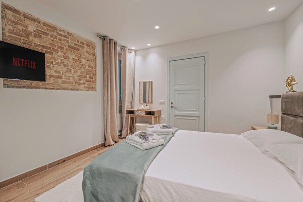 Luxury Apartment, 1 Bedroom, Kitchen | Soundproofing, iron/ironing board, free WiFi - La Casa Di Carmela Luxury Apartment (Corfu Town)