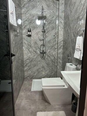 Standard Double Room | Bathroom